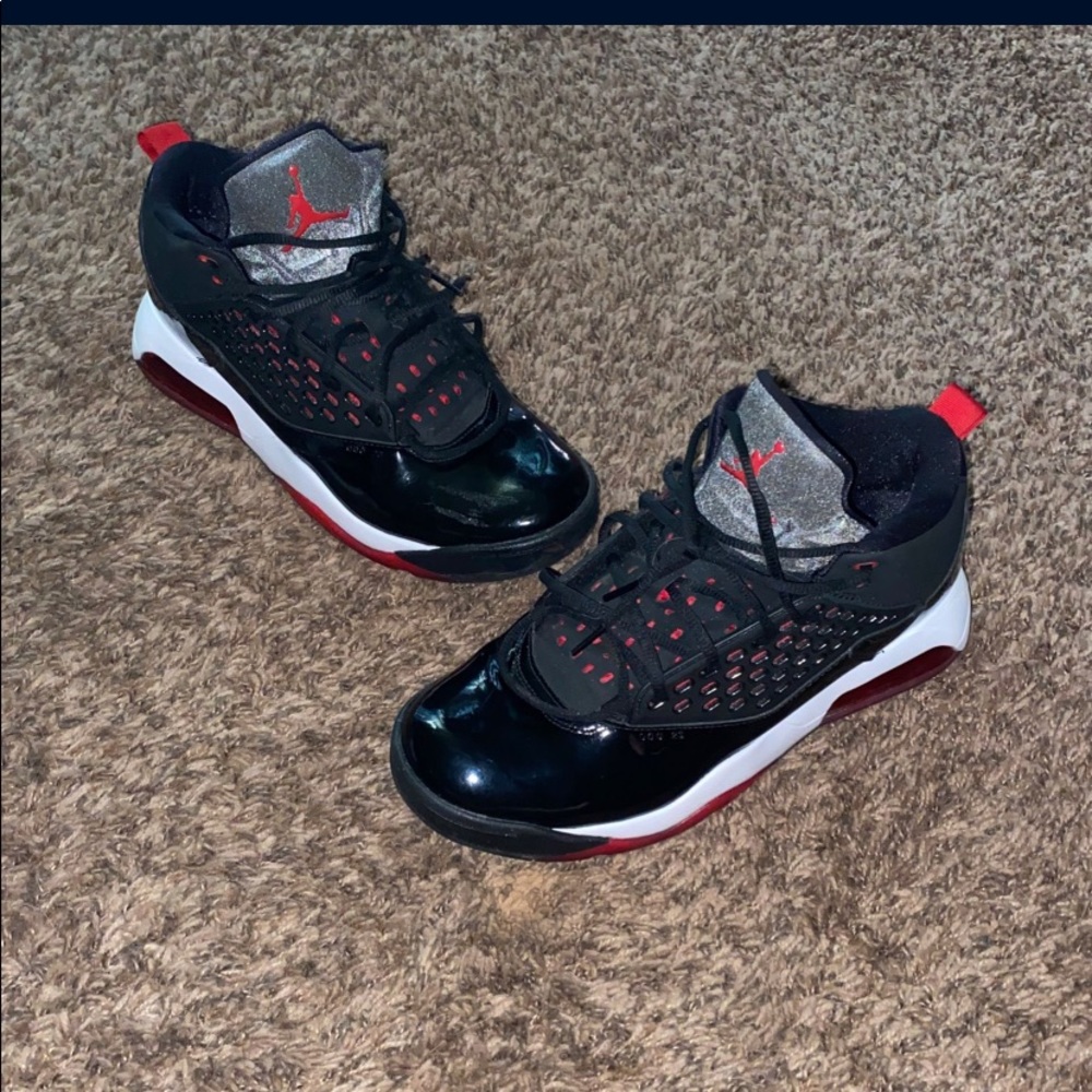 Size 10.5 Jordan Maxin 200 Black Gym Red